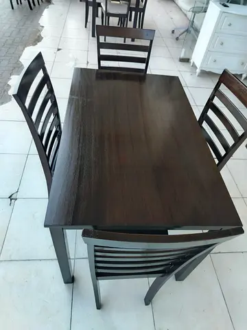Dining table good condition