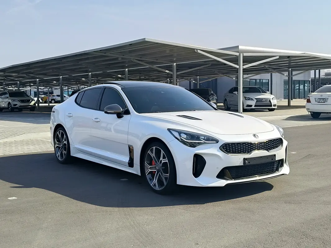 Kia Stinger 2018 — photo 1 of 19