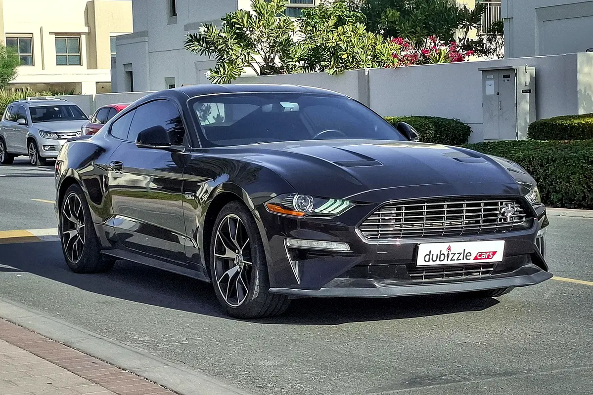 Ford Mustang 2022 — photo 1 of 14