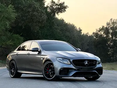 MERCEDES BENZ AMG E63s GCC 2020 
Special Color
6 buttons Full option
Full carbon fiber