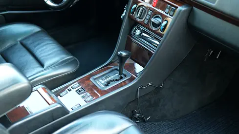 صورة 8 لـ 1992 Mercedes-BENZ E-CLASS