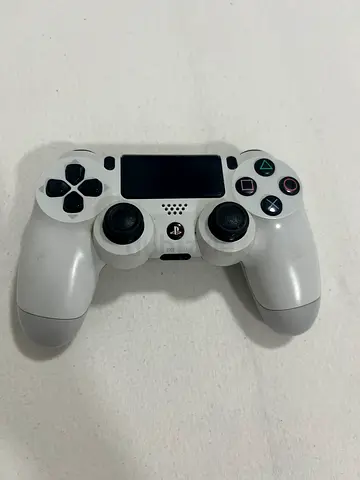 2 PS4 Controllers – Not Working – For Repair / Parts