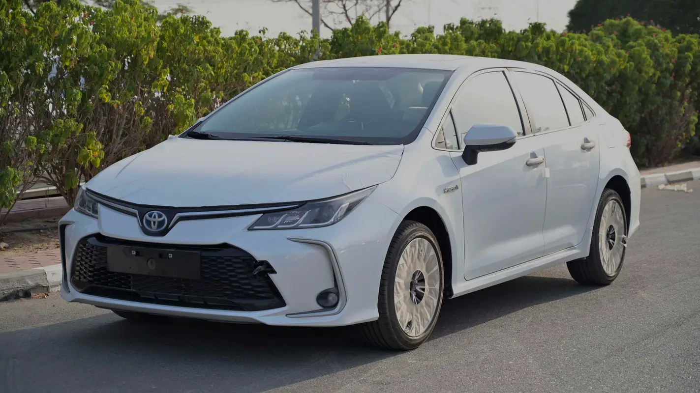 Toyota Corolla 2024 — photo 1 of 20
