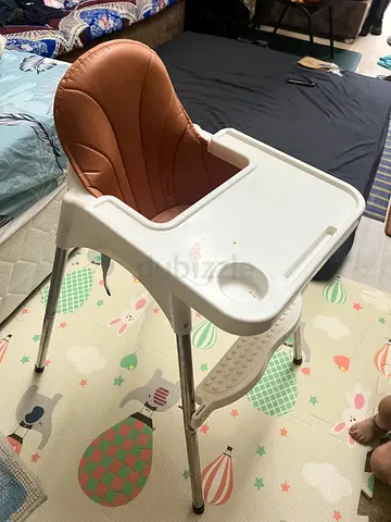 Baby feeding chair