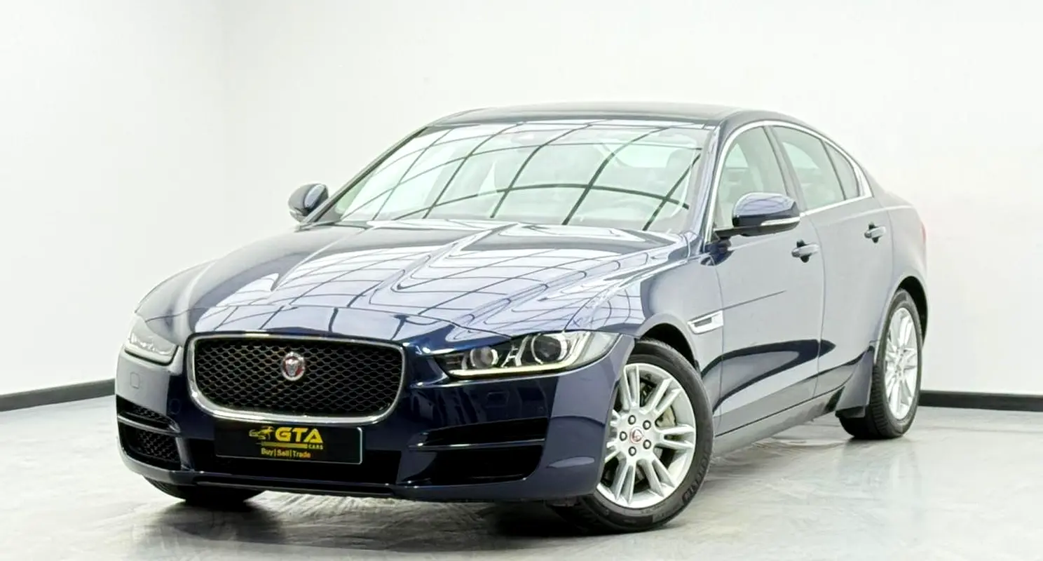 Jaguar XE 2018 — photo 1 of 17