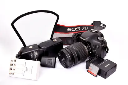 CANON 7D CAMARA WITH 18X200 LENCE ( CAMARA FUL SET )