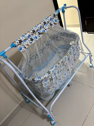 Cozy Baby Bassinet with Mosquito Net