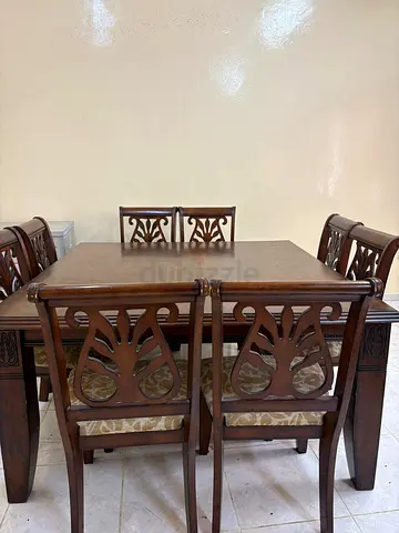 8 seater’s dining table / طاولة طعام ٨ كراسي
