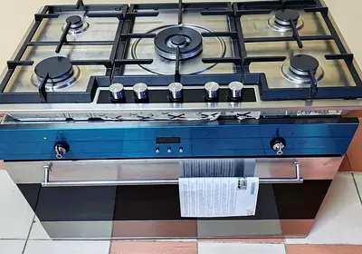 Premium smeg built-in Gas Range with Oven - Excellent Condition