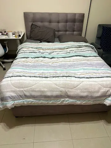 Comfortable and Stylish Bed with Mattress