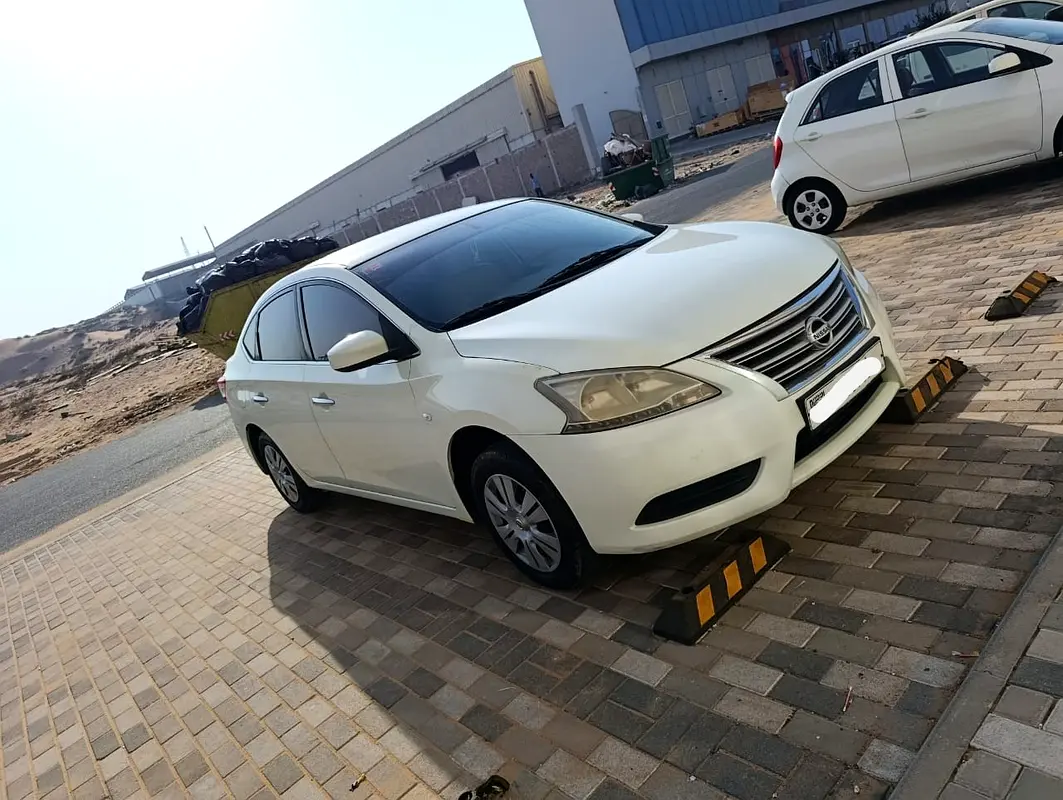 Nissan Sentra 2015 — photo 1 of 6