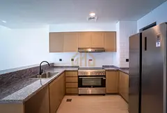 LUXURY LIVING| VACANT| CORNER UNIT| SPACIOUS