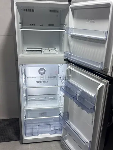 Neato Froz Refrigerator - Spacious  Sleek Design