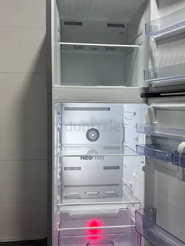 Neato Froz Refrigerator - Spacious  Sleek Design