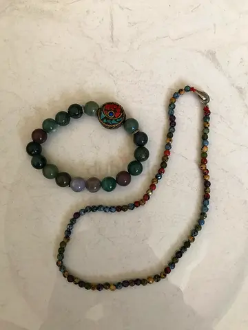 Bracelet and beads made of Indian agate and jasper. Bracelet The bracelet consists of round beads ap
