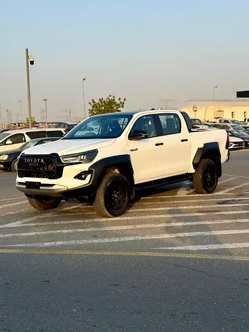 TOYOTA HiLUX GR 2.8 DiESEL FuLL 2025 WHiTE