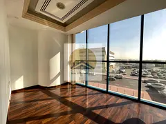 Chiller free, Luxurious office with glass partition
