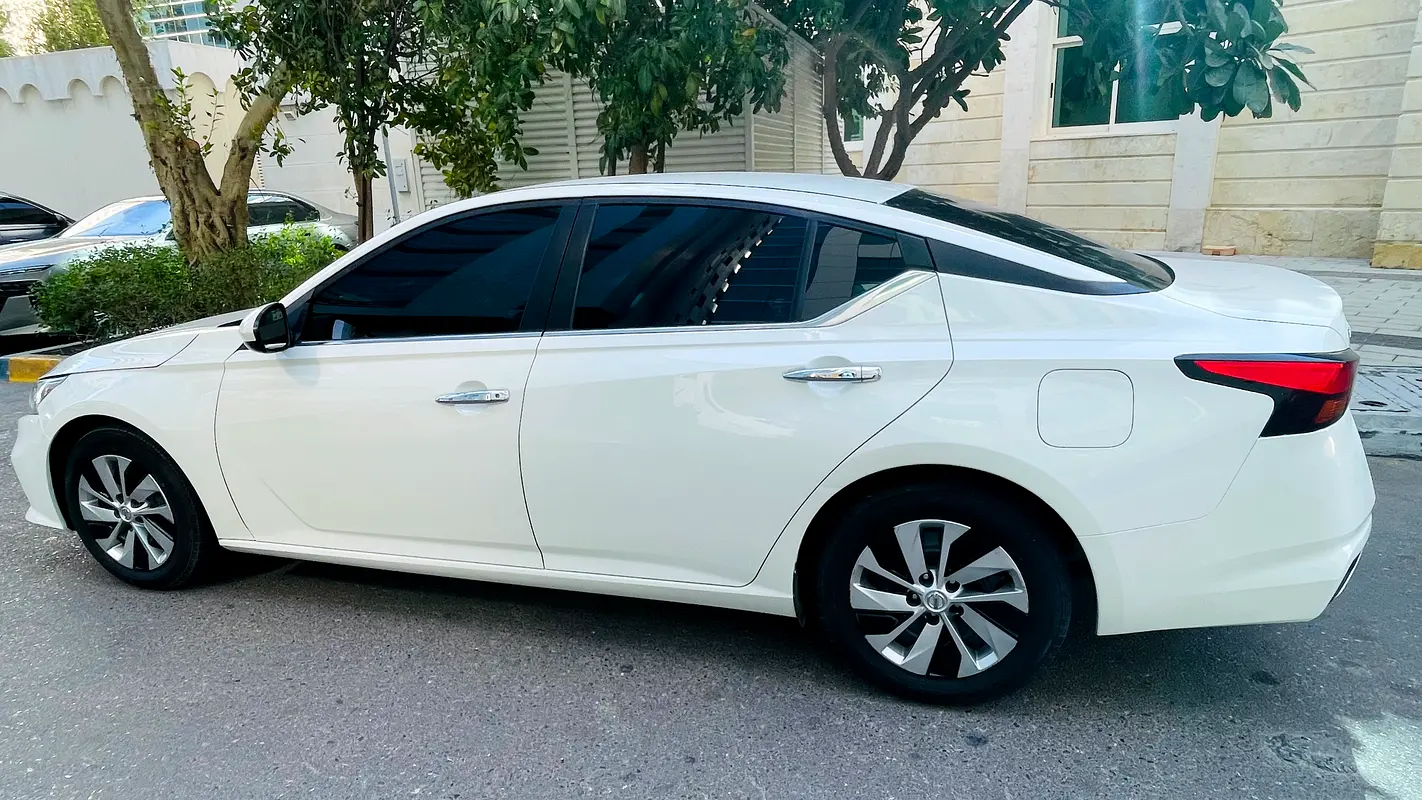 Nissan Altima 2019 — photo 1 of 9