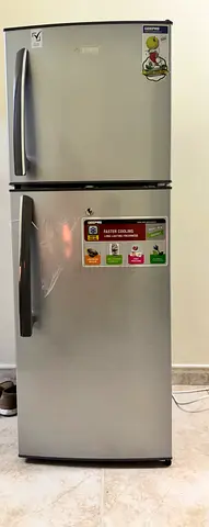 ثلاجة شبه جديده للبيع / fridge still new for sale