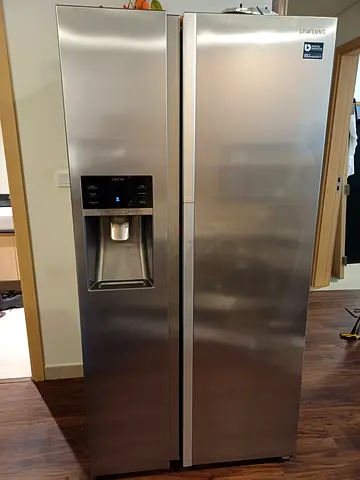 Samsung 3 Door Side By Side Refrigerator Freezer With Water Dispenser ice Maker