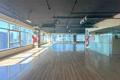 Spacious | 10 Parking Spaces | Close To Metro