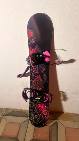 Swivel  139 cm brand snowboard equipped with bindings.