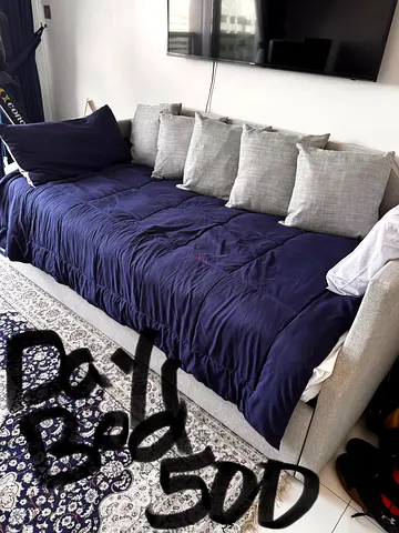 Day bed with 2 twin mattresses