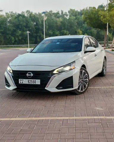 Nissan Altima SV GCC full option خليجي