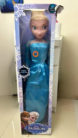 Disney Frozen Elsa Fashion Doll