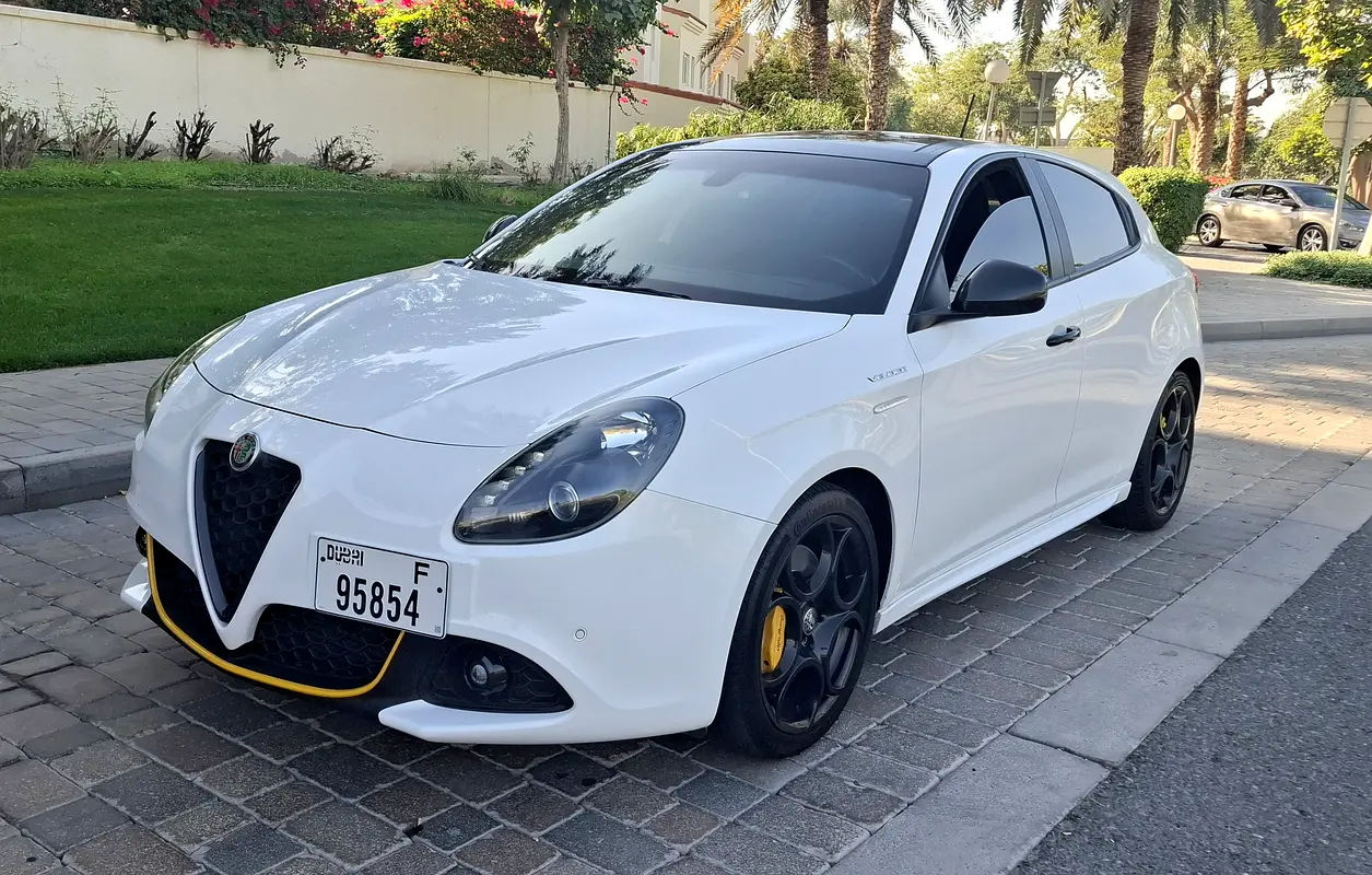 Alfa Romeo Giulia 2021 — photo 1 of 18