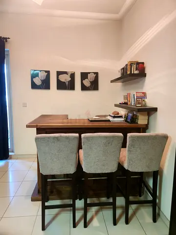 ONLY 1200 AED - Vintage style Bar + 4 high chairs