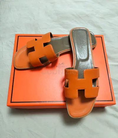 Stylish Hermès Oran Sandals in Orange Color
