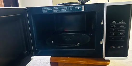 Samsung Microwave - Ceramic