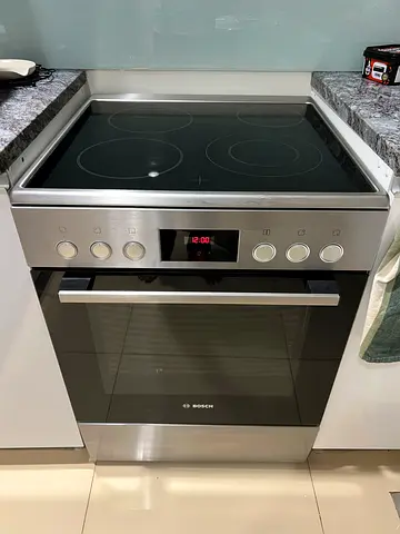 Bosch 60x60 cm, Free Standing Electric Cooker, Series 4, Glass-Ceramic Cooktop,