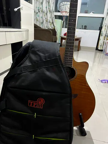 Yamaha Electro Acoustic Guitar APX 600 with stand and case