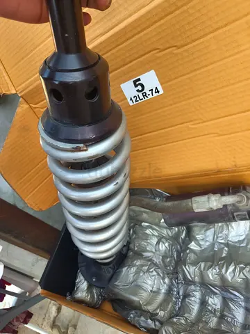 High-Quality Shock Absorber for Sports Vehicles. Fox factory series 2.5. suitable for Land cruiser