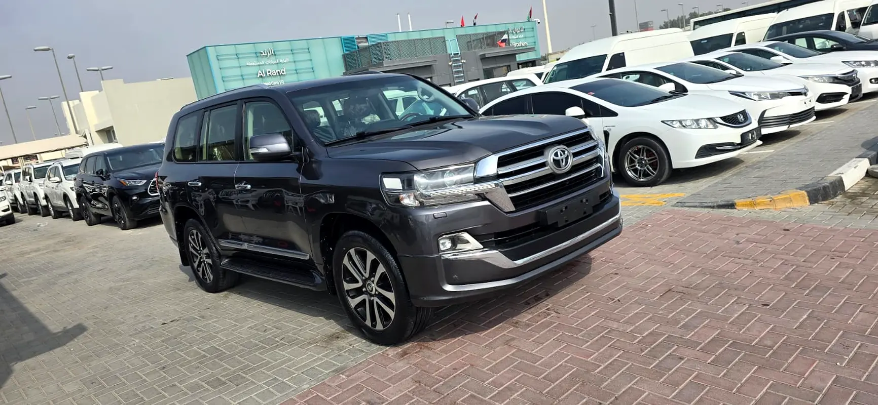 Toyota Land Cruiser 2019 — photo 1 of 20