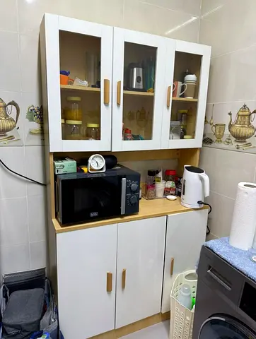 Modern Kitchen Cabinet with Glass Doors