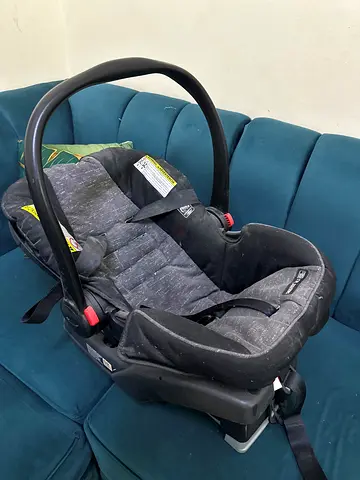 Stylish Infant Car Seat for Safe Travels