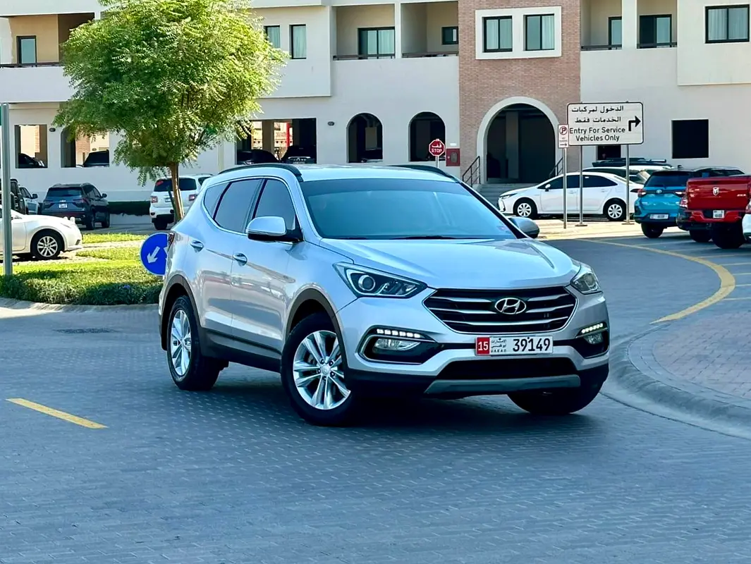 Hyundai Santa Fe 2018 — photo 1 of 14
