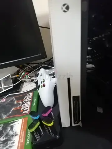Xbox one s with 2 games 1 controller 4 battery packs and a gaming headset for !!URGENT SALE!!
