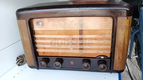 Vintage Philips BX490A tube radio from Dutch (year 1949) working