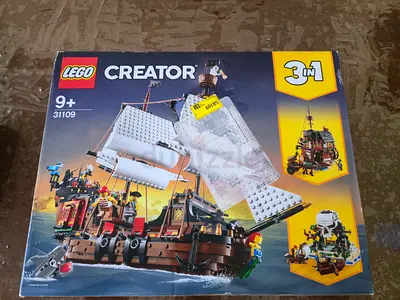 Retired Pirate Ship 3 in 1 set Number 31109