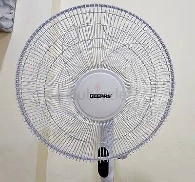 Smart Stand Fan WI-FI and Bluetooth Oscillation 9 Hour Timer 5 Blade Design 3 Speed Control