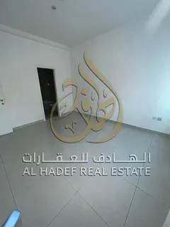 Spacious one-bedroom apartment with a living room, two bathrooms, free maintenance, side parking, an