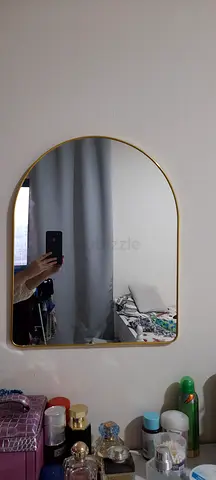 Stylish Arched Wall Mirror with Golden Frame