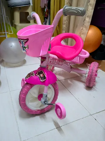 Kids tricycle good condition