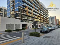 SUITABLE FOR YOUR BRAND - STREET FACING SHOP