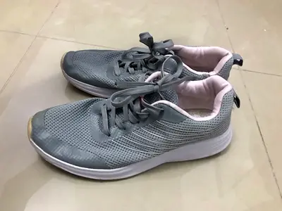 LIGHTWEIGHT RUNNING SHOWS size 38.5 unisex