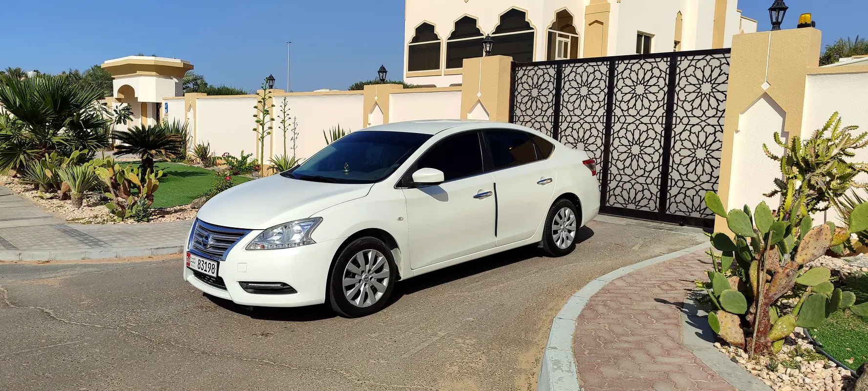 Nissan Sentra 2019 — photo 1 of 15